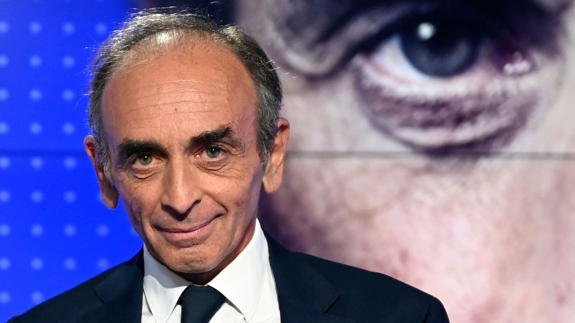 Éric Zemmour inför en tv-debatt med den franske vänsterledaren Jean-Luc Melenchon den 23 september. Foto: Bertrand Guay/AP/TT. 