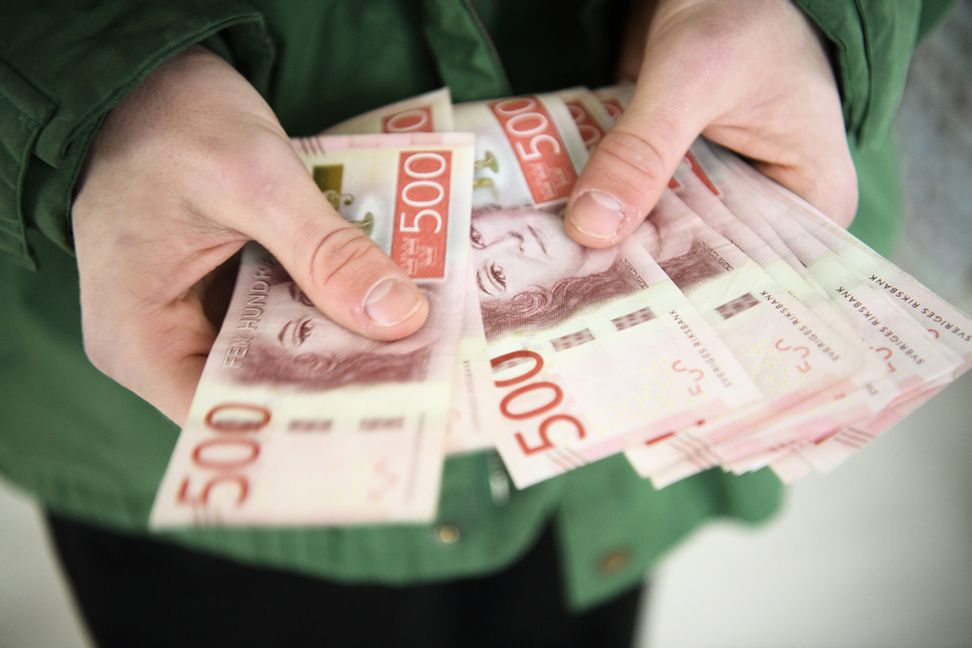 En polis snubblade över 60 stycken 500-lappar på gatan. Arkivbild. Foto: Henrik Montgomery/TT