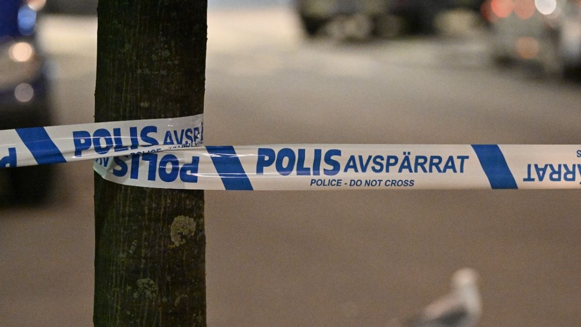 En bomb har exploderat vid ett flerfamiljshus i Åkers Styckebruk, Strängnäs. Foto: Johan Nilsson//TT