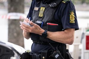 En polis i Köpenhamn stoppar en bilist. Arkivbild. Foto: Emil Nicolai Helms/Ritzau/TT