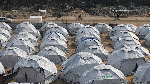 Tältläger i Gaza city. Bild: AP Photo/Jehad Alshrafi
