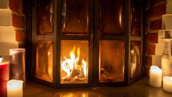 Mysigt eller miljöbov? Fler kommuner väljer nu att reglera eller att utfärda rekommendationer för brasor. Foto: Martina Holmberg/TT