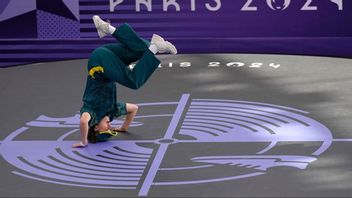 B-girl Raygun (Rachael Gunn) under OS i Paris. Foto: Abbie Parr/AP/TT.