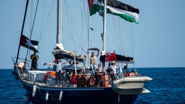 Nu är alla aktivister som var ombord ”Madleen” släppta och på väg hem. Foto: Salvatore Cavalli/AP/TT