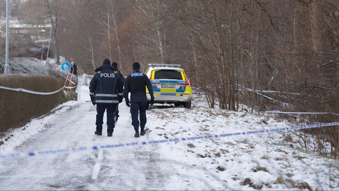 En polis är ”mycket allvarligt” skadad efter en insats i Jönköping. Foto: Anna Hållams/TT