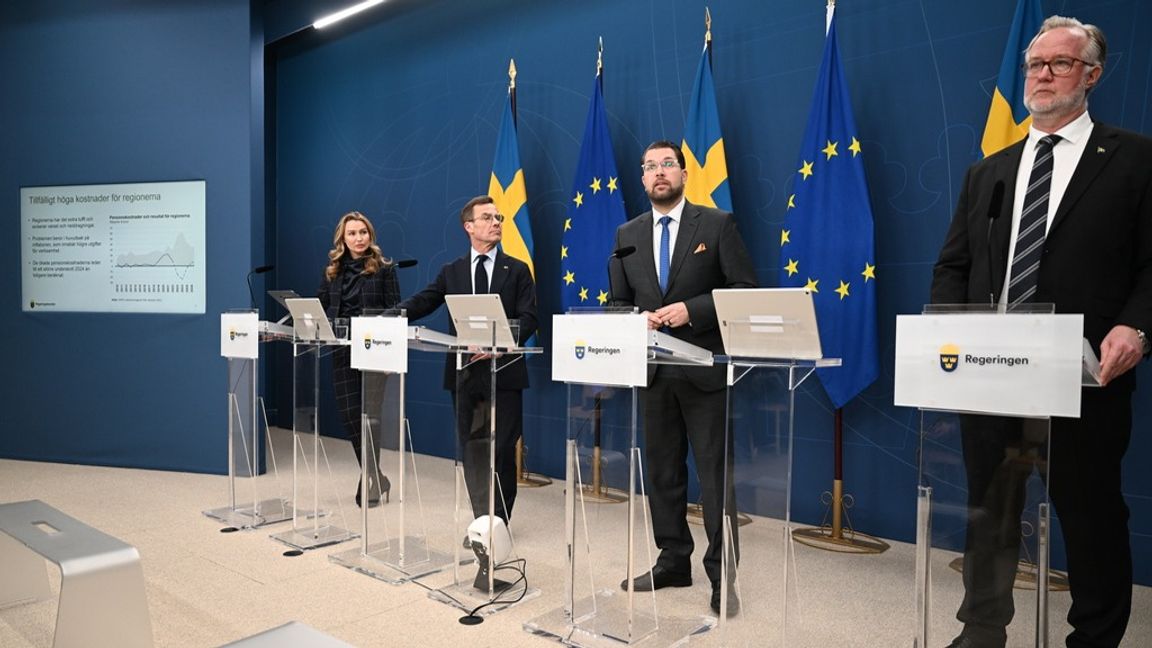 Näringsminister Ebba Busch (KD), statsminister Ulf Kristersson (M), Sverigedemokraternas partiledare Jimmie Åkesson (SD) samt arbetsmarknads- och integrationsminister Johan Pehrson (L) under en pressträff om vårändringsbudgeten. Foto: Fredrik Sandberg/TT