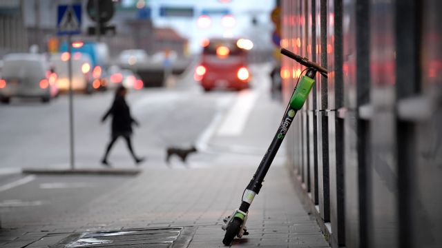 Elsparkcyklister får betala felparkeringsböter. Foto: Janerik Henriksson/TT.