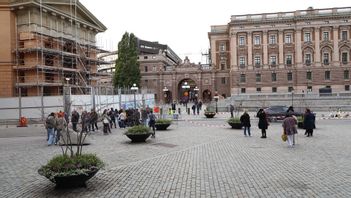 På Mynttorget kommer en budkavle att överlämnas med budskapet om att det krävs en fungerande förvaltning av varg. Foto: Jeppe Gustavsson/TT