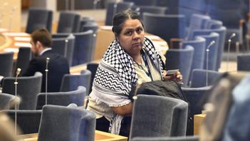 Magdalena Andersson borde tvinga Vänsterpartiet att välja mellan regeringsstolar och antisemitism. Foto: Jonas Ekströmer/TT