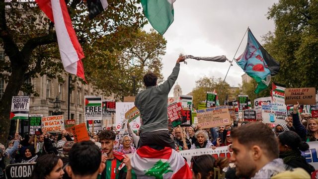 Antisemitism och anti-israeliska stämningar har ökat i Storbritannien efter den muslimska terrororganisationen Hamas attack förra året. Foto: AP