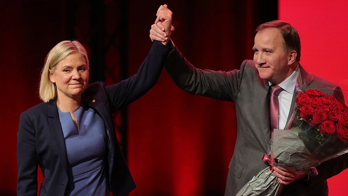 Partiledaren Magdalena Andersson och företrädaren Stefan Löfven vid Socialdemokraternas kongress 2021. Foto: Adam Ihse/TT