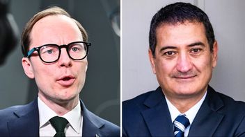 Integrationsminister Mats Persson nobbar Sameh Egyptson. Foto: Claudio Bresciani/Johan Nilsson/TT