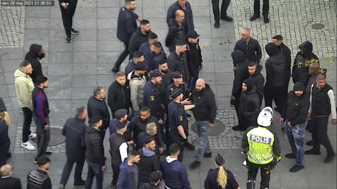 Bilden är tagen vid tillfälle av upploppet i Hjällbo. Foto: Polisen