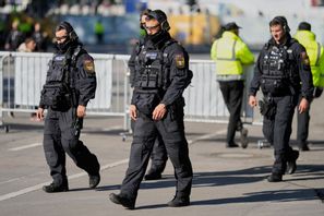 Tysk polis har gripit tre män som misstänks ha planerat attentat mot judiska mål i Tyskland. Bild från en annan händelse under onsdagen. Matthias Schrader/AP/TT