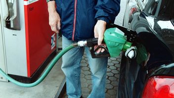 Nu blir det dyrare att tanka bensin, samtidigt går dieselpriset ner. Foto: Bertil Ericson/TT (akrivbild)