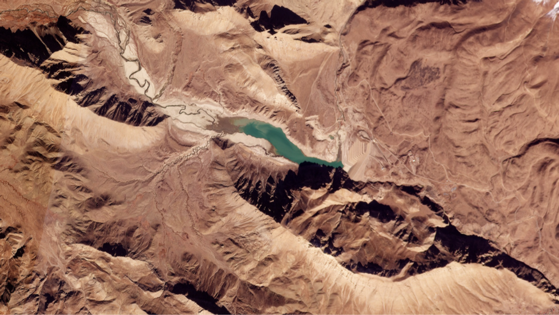 Lar-sjön utanför Tehran har sett bättre dar. Foto: Planet Labs PBC / TT