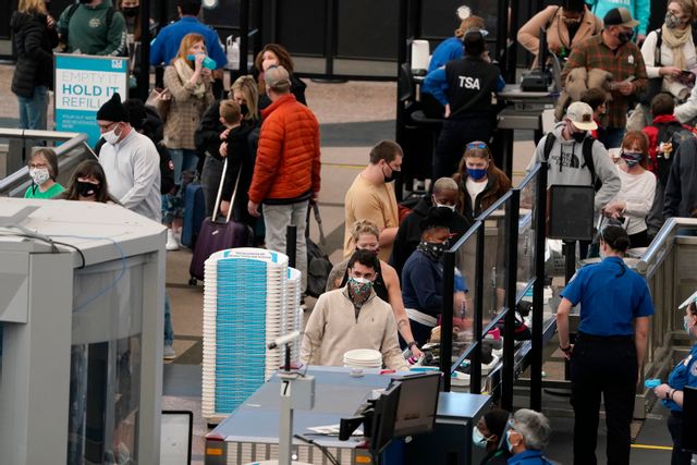 Den tredje januari nåddes den högsta noteringen, då närmare 1 330 000 resenärer klev på ett flygplan i USA. FOTO: David Zalubowski.