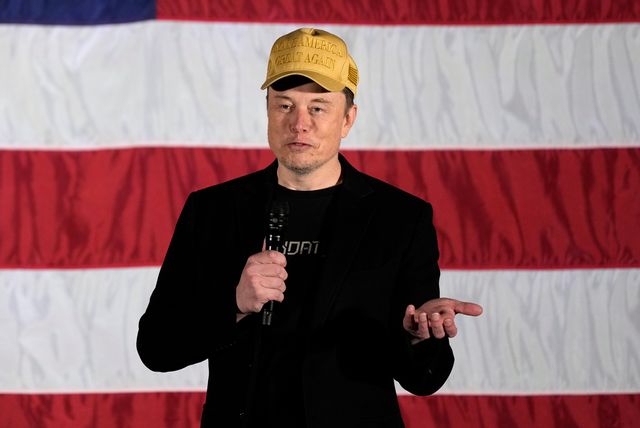 Elon Musk under ett kampanjmöte för Donald Trump. Arkivbild. Matt Rourke/AP/TT