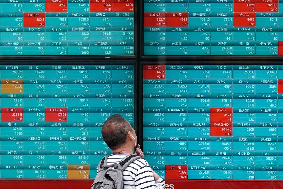 Utvecklingen pekade nedåt på ledande Asienbörser i tidiga fredagshandeln. Foto: Eugene Hoshiko/AP/TT