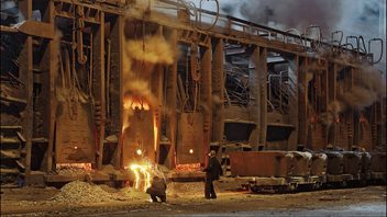 Temperaturmätning vid Martin-Siemens-ugnen på Arcelor Mittals stålverk i Kryvyj rih 2012. Foto: Viktor Macha / Wikimedia commons