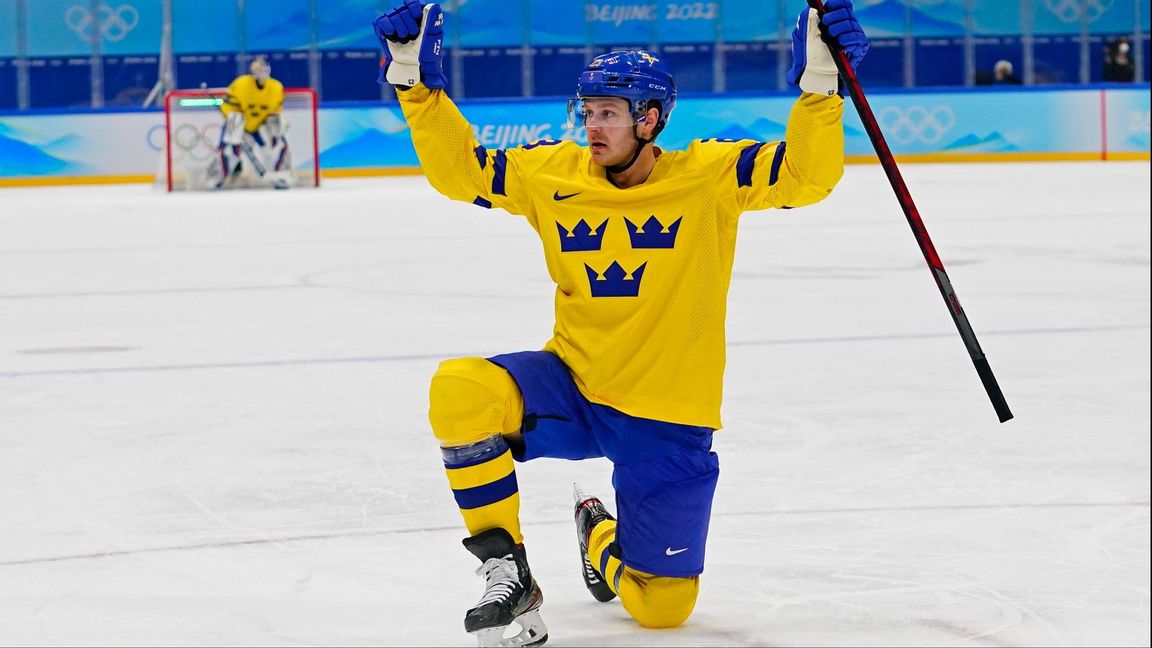 Lucas Wallmark firar ett av sina mål i segermatchen mot Lettland. Foto: Matt Slocum/AP/TT 