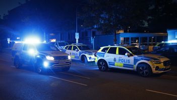 En stor polisinsats vid midnatt till onsdagen i Bagarmossen i södra Stockholm. Foto: MICKAN MÖRK/TT