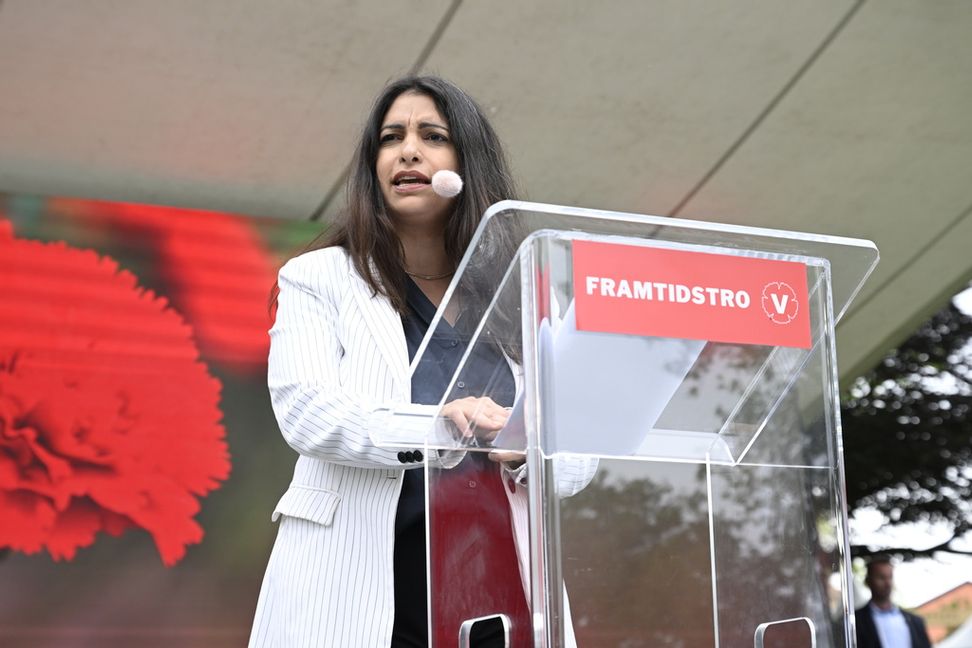 Vänsterpartiets partiledare Nooshi Dadgostar talar under politikerveckan i Almedalen. Foto: Jessica Gow/TT