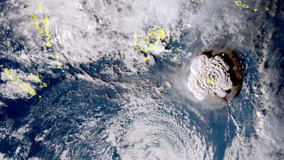 Vulkanutbrottet på Tonga i januari fångat av en japansk vädersatellit. Foto: AP/TT