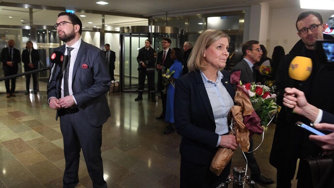 I dag är Anderssons famn öppen och det är bara Åkesson hon vänder ryggen åt. Budskapet är att hennes roll som statsminister är överordnat allt. Foto: Fredrik Sandberg/TT.