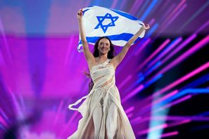 Eden Golan sjöng för Israel i Malmö, men snart kan Israel kastas ut ur Eurovision Song Contest. Arkivbild. Foto: Martin Meissner/AP/TT