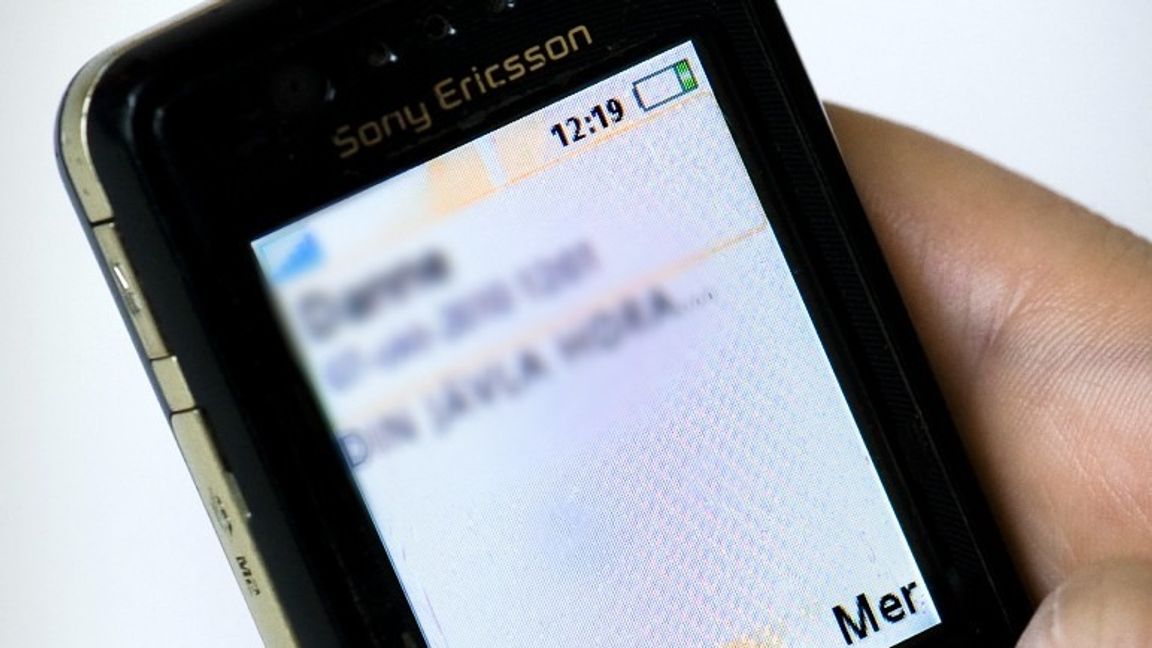 Pappan döms till fängelse för att ha uppmanat dottern till självmord via sms. Foto: Claudio Bresciani / TT