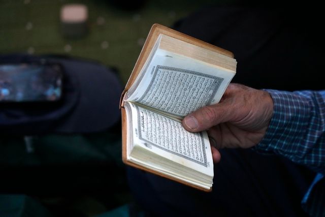 Danmarks statsminister vill att bönerummen ska bort från universiteten. Arkivbild. Foto: Vahid Salemi/AP/TT