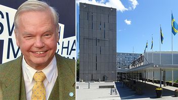 Carl Jan Granqvist och radiohuset. Bild:  Frankie Fouganthin/CC BY-SA 4.0/Holger.Ellgaard/CC BY-SA 4.0