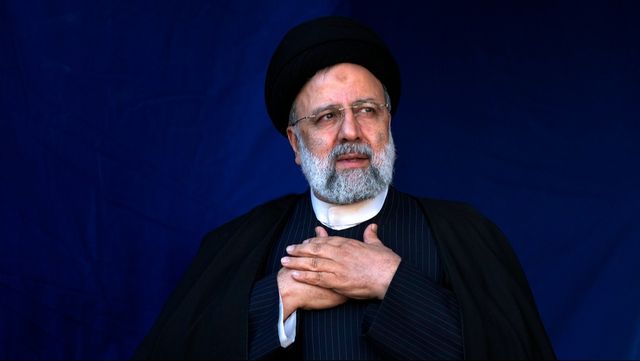 Irans president Ebrahim Raisi har varnat Israel för ett ”smärtsamt svar” om Israel försöker slå tillbaka mot Iran efter den massiva attacken med bland annat drönare mot Israel den 14 april. Arkivbild. Foto: VAHID SALEMI/AP/TT