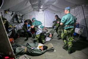 Fältsjukhus med personal under övning. Arkivbild. Anders Wiklund/TT