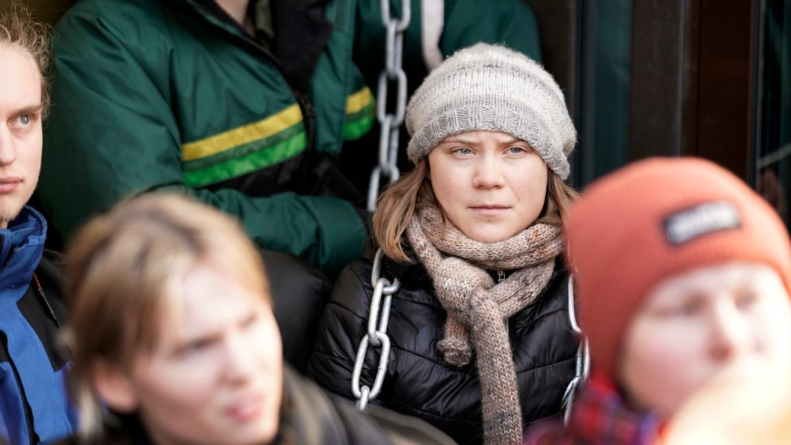 Greta Thunberg portades från en demonstration i Oslo. Foto: Stian Lysberg Solum 