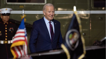 President Joe Biden anländer till Delaware Air National Guard Base i New Castle, Delaware, fredagen den 17 november, på väg till sitt hem i Wilmington. Foto: AP/Manuel Balce Ceneta