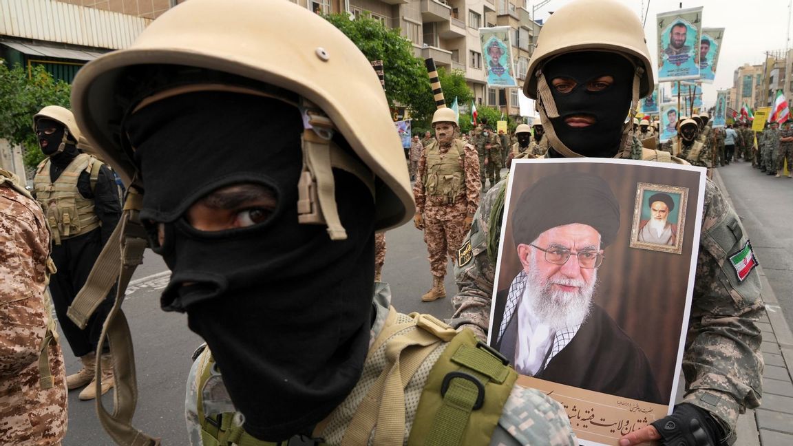 Basij i Tehran i Iran. Foto: Vahid Salemi/AP/TT