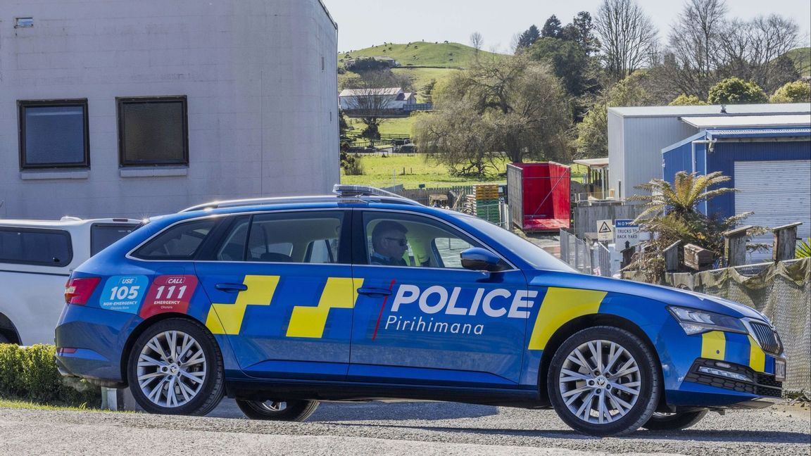 Polis undersöker platsen där Thomas Phillips sköts efter fyraårig flykt med sina barn. Foto: Ricky Wilson/AP/TT