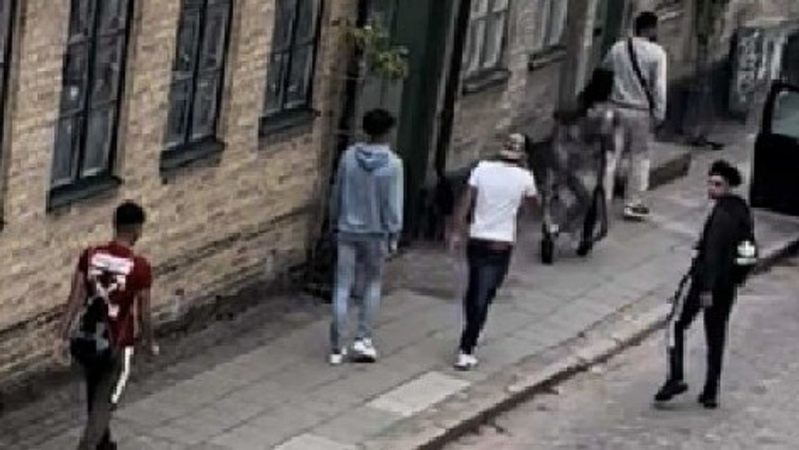 Bild från brottsplatsen på Nygatan där misshandeln av pappan ägde rum. Foto: Polisen 