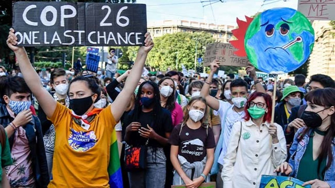 Greta Thunberg och andra klimataktivister demonstrerar i Milano inför FN:s klimatkonferens i Glasgow i november. Arkivbild. Foto: Claudio Furlan/AP/TT