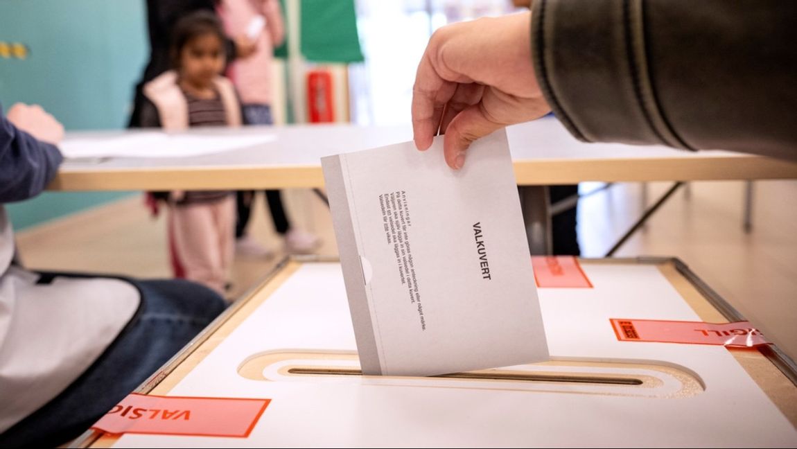 Det man inte har i opinionssiffrorna får man ha i huvudet. Foto:	Johan Nilsson/TT