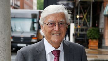 Den brittiske journalisten Michael Parkinson. Foto: AP Photo/Lefteris Pitarakis