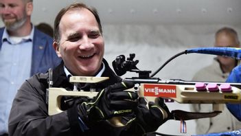 Hundratusentals jägare och sportskyttar har varit oroliga eller missnöjda med Socialdemokraternas hantering av vapendirektivet. Hoppet står till den nya regeringen och sviker de kommer det att bli en enorm besvikelse. Foto: Stefan Mattsson/TT 