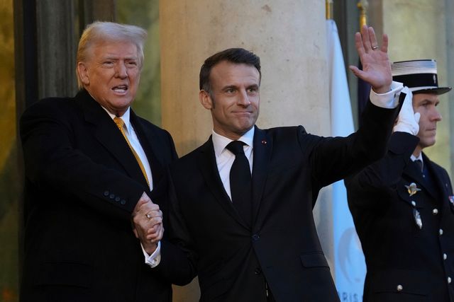 Donald Trump och Emmanuel Macron i samband med ett möte i Paris i december. Foto: Aurelien Morissard/AP/TT