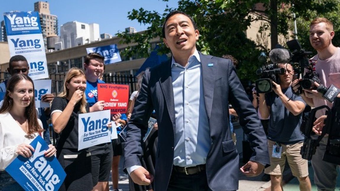 Andrew Yang vid borgmästarkandidaturen 2021. Foto: John Minchillo