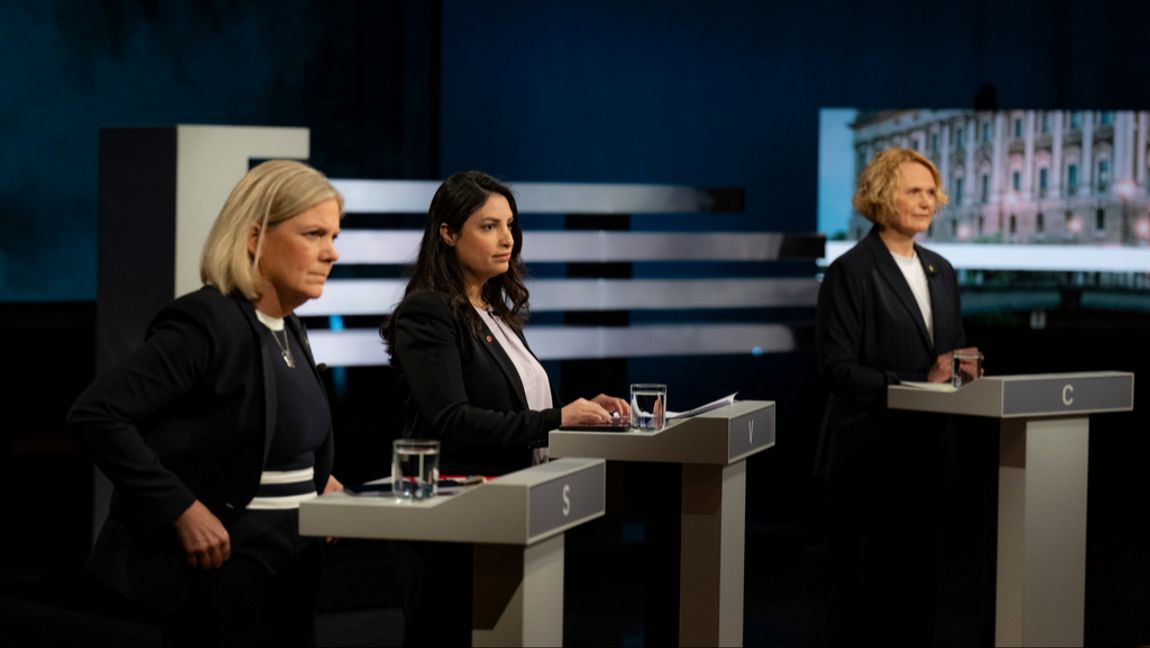 Socialdemokraternas partiledare Magdalena Andersson, V-ledaren Nooshi Dadgostar och C-ledaren Anna-Karin Hatt i en tidigare partiledardebatt i SVT:s Agenda.  Pontus Lundahl/TT