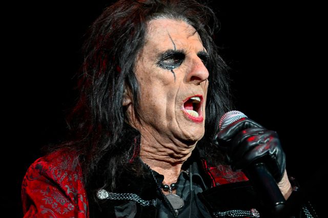 Alice Cooper vill tillbaka till ett råare sound och har återförenat sitt originalband. Bild från Sweden Rock förra året. Foto: Fredrik Sandberg/TT