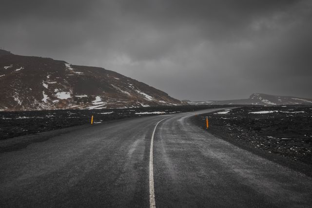 Grindavík har påbörjat en evakuering på grund av vulkanutbrott. Bild tagen i februari. Foto: Linus Sundahl-Djerf/SvD/TT