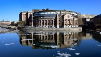 Riksdagen borde förändras i hur den arbetar, antalet ledamöter och deras förmåner. Foto: Janerik Henriksson/TT